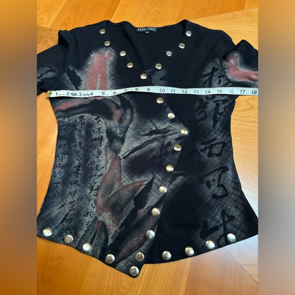 Boho Chic studded asymmetrical top - Picture 3 of 4